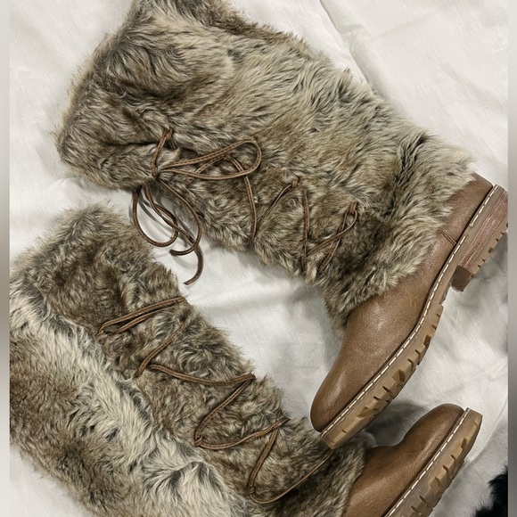 ❤️SALE🐻3 PAIRS OF BOOTS!! LIKE NEW! 👢 VALUE $650! - Picture 2 of 8